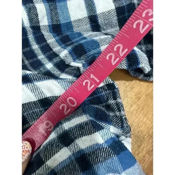 Dallas Cowboy Team Apparel, Ladies Long Sleeve Flannel Button Up - Picture 5 of 6